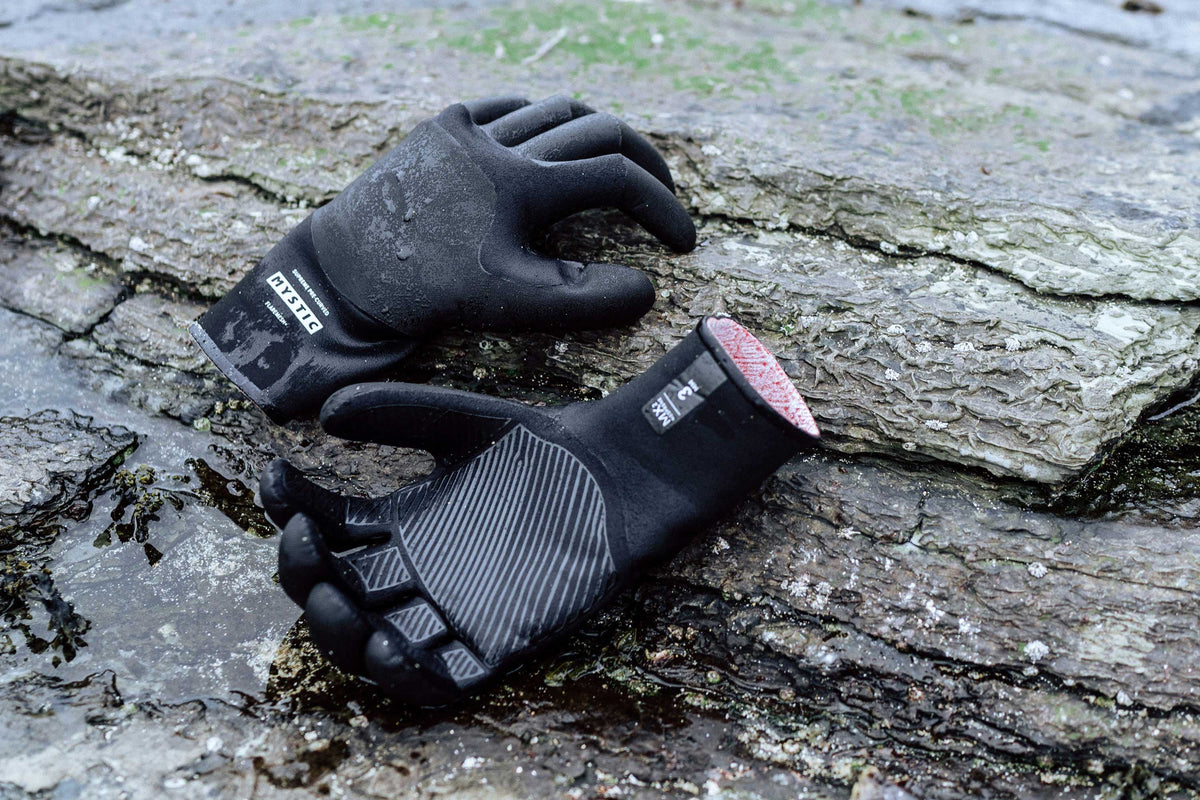 Mystic Roam Glove 3mm detail