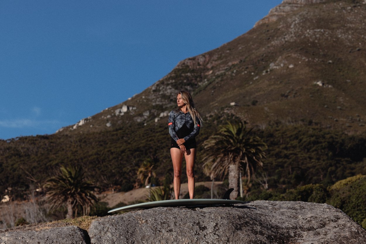 ION Women Wetsuit Amaze Hot Shorty 1.5 Longsleeve Front Zip 2023